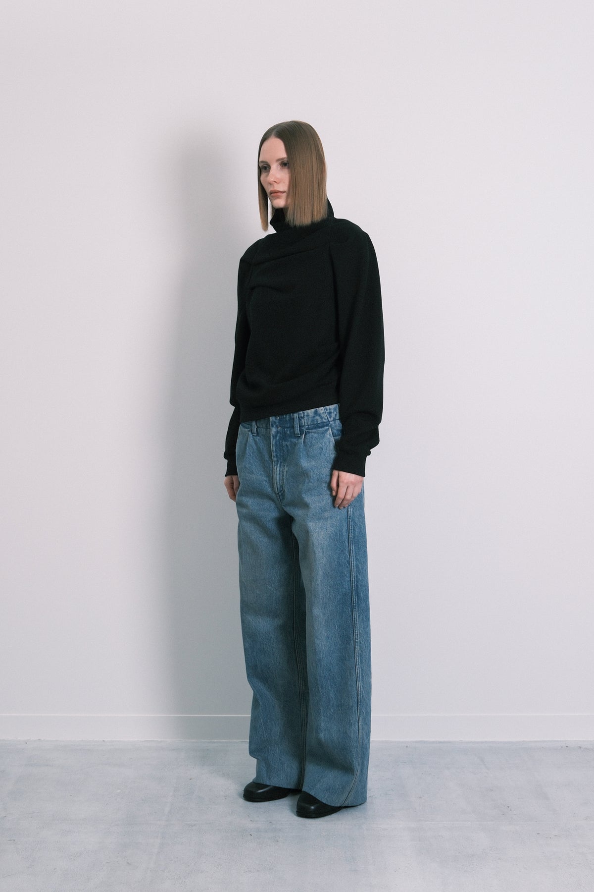 DRAPE SWEATSHIRT - BLACK