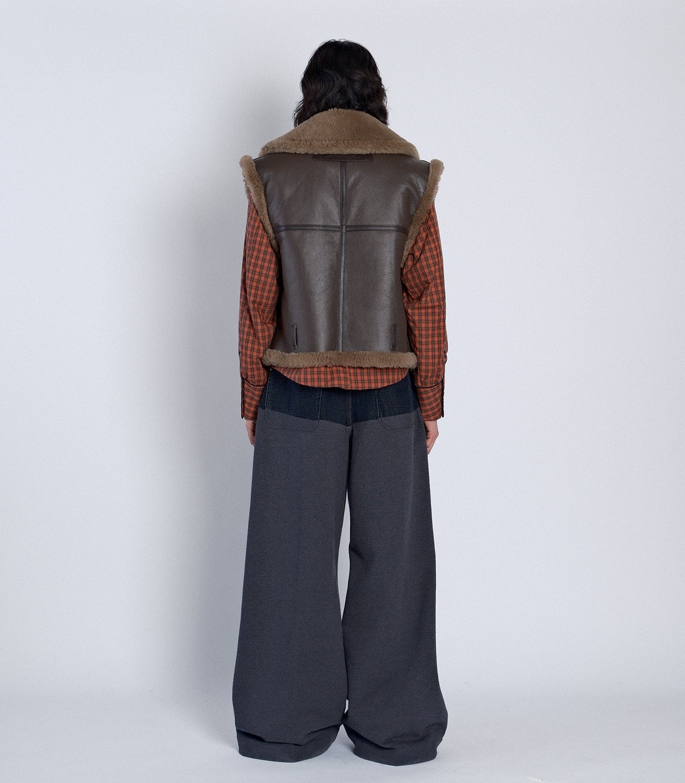 SHEARLING VEST - BROWN