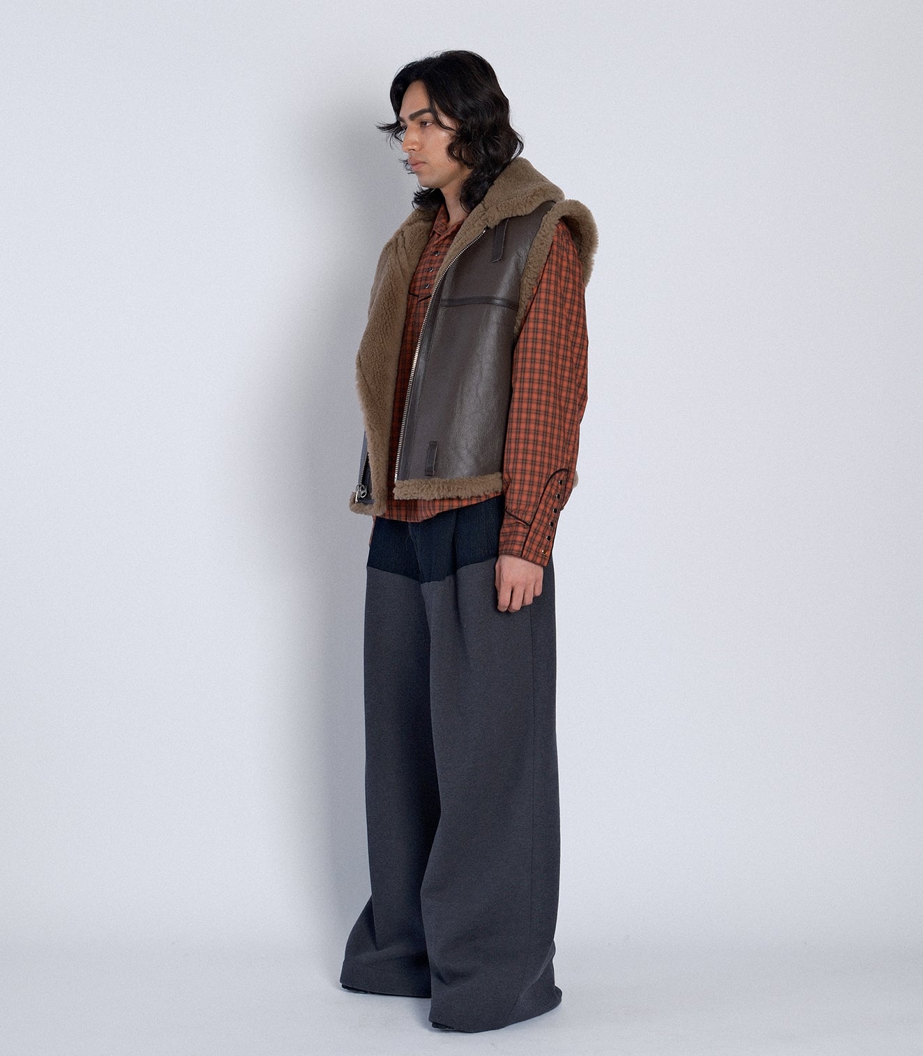 SHEARLING VEST - BROWN