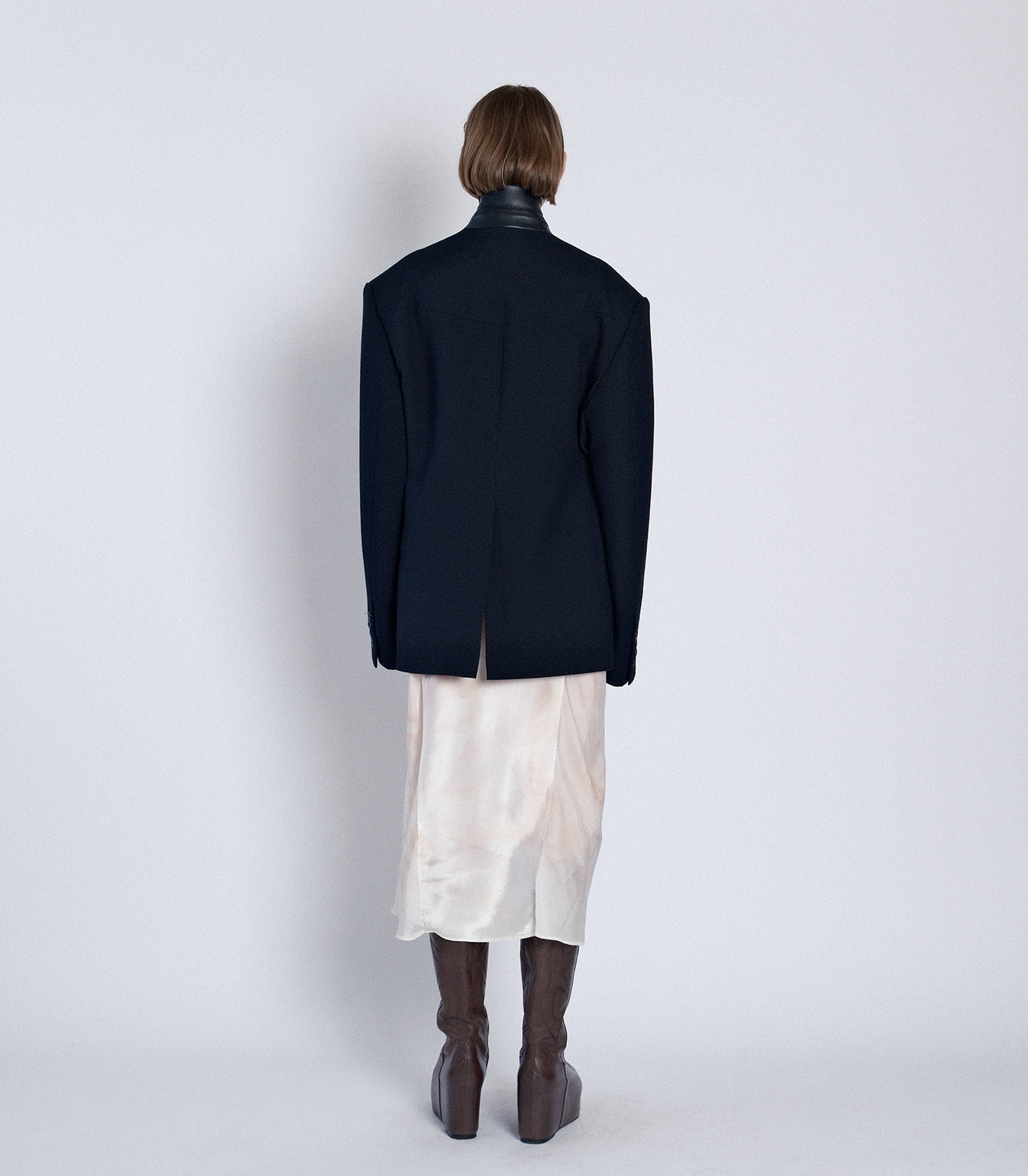 SCULPTURE JACKET - BLACK