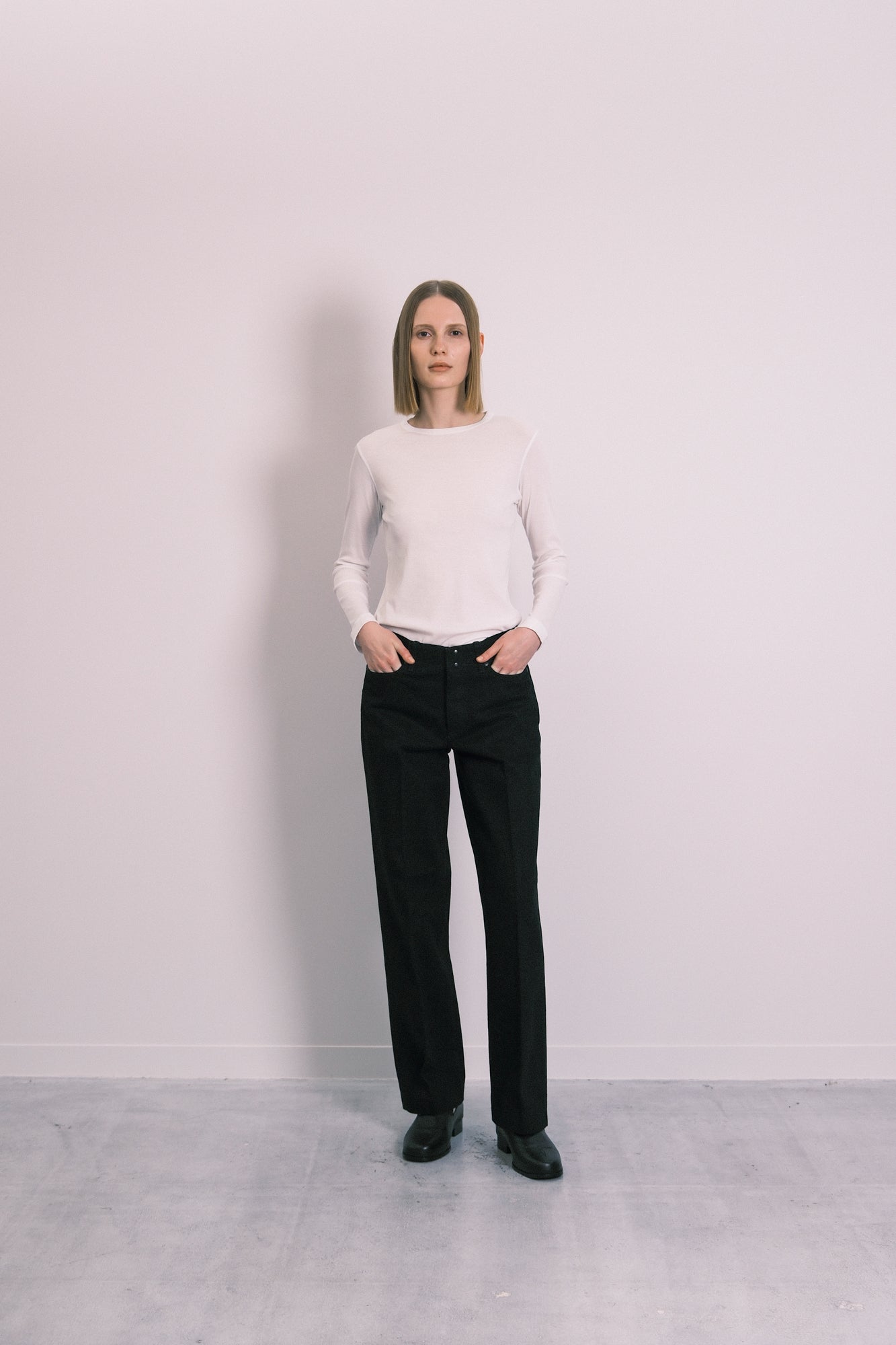 THE JEAN TROUSERS(LOW RISE) - BLACK BLACK