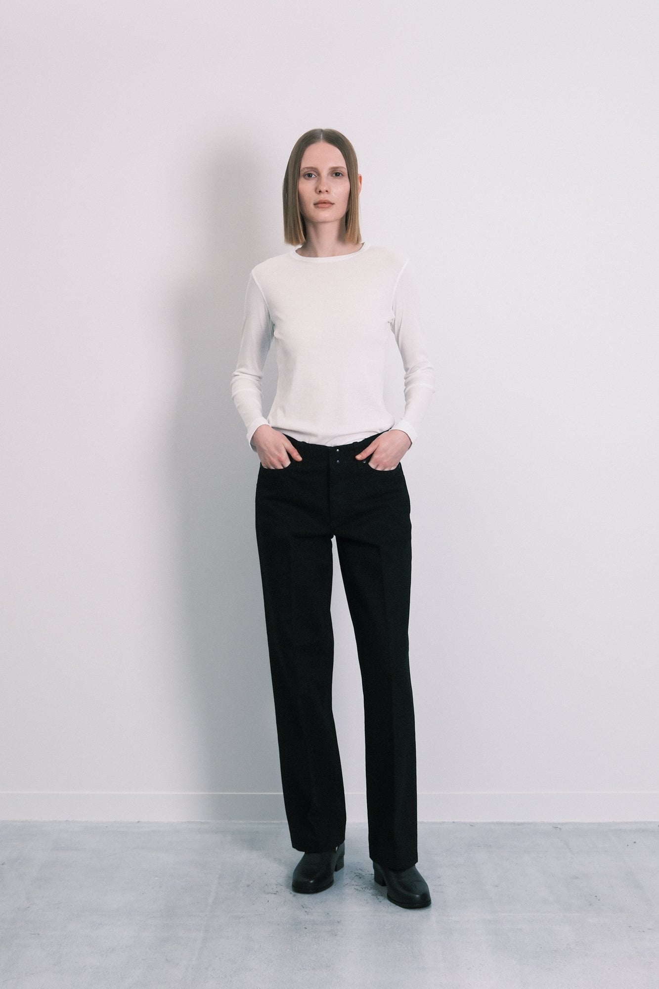THE JEAN TROUSERS(LOW RISE) - BLACK BLACK