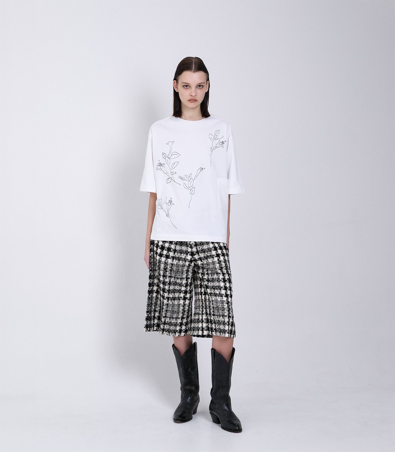 【 Coming Soon 】BOXY TEE - WHITE (EMBROIDERY) - TANAKA