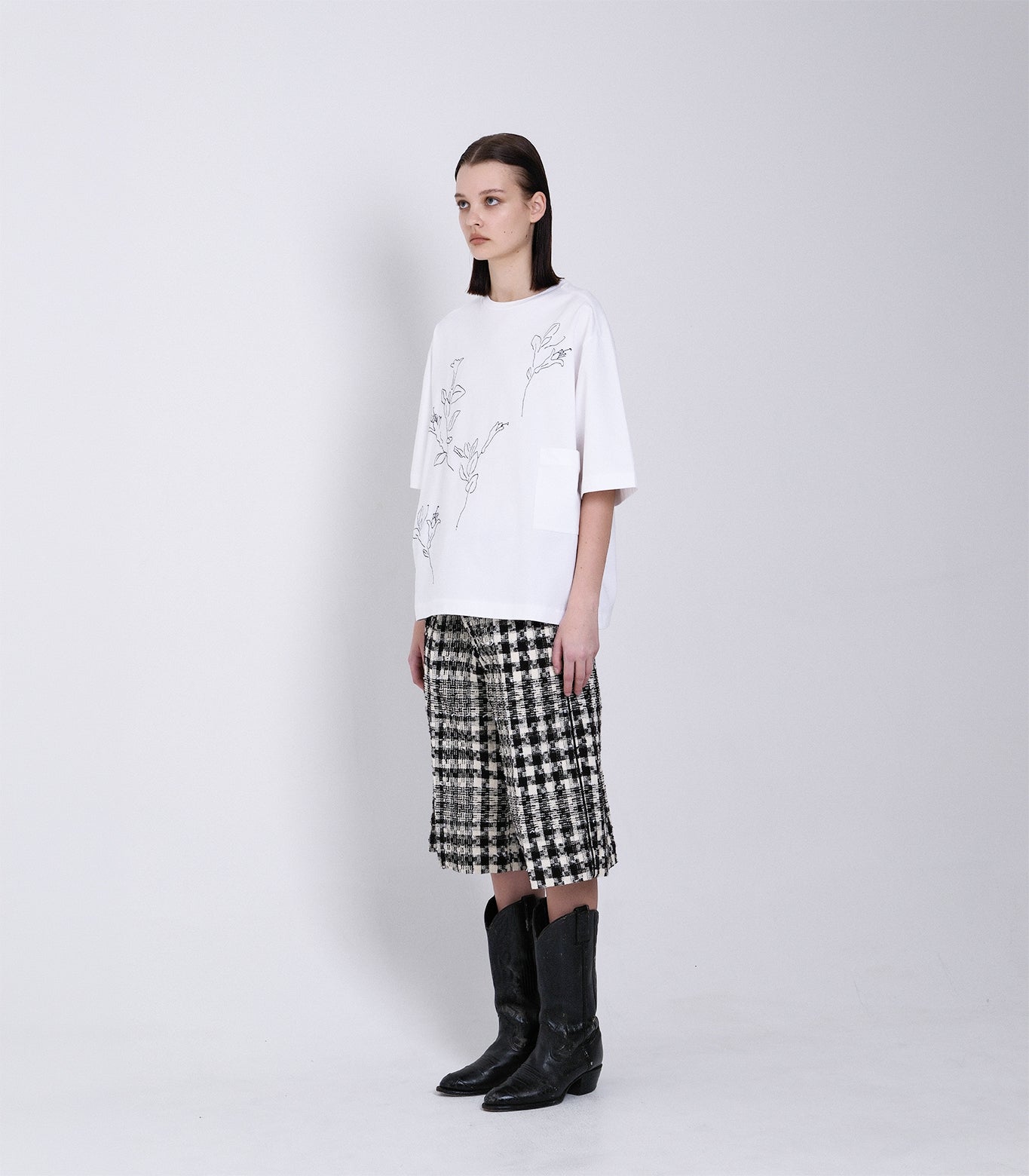 【 Coming Soon 】BOXY TEE - WHITE (EMBROIDERY) - TANAKA