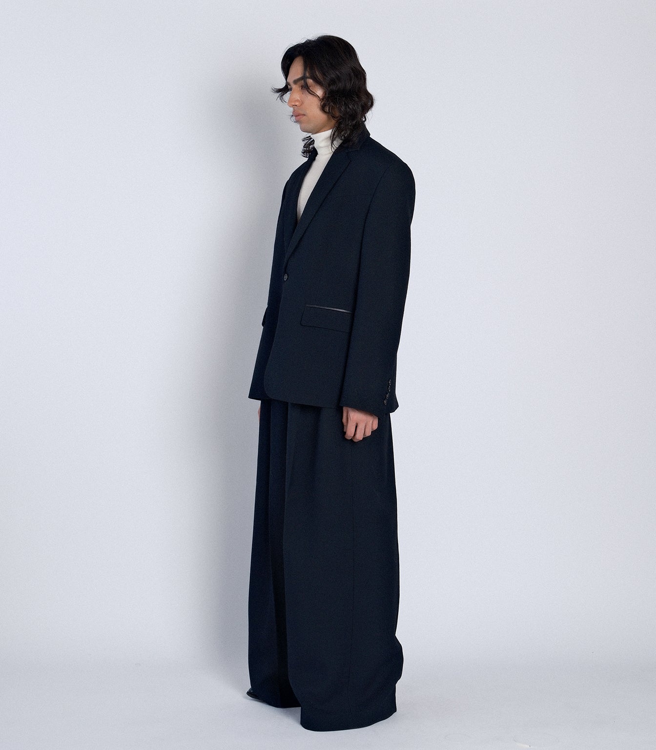 SCULPTURE JACKET -  BLACK